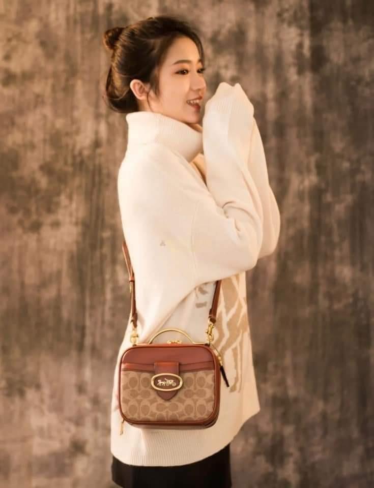Riley farci lunchbox bag in signature canvas