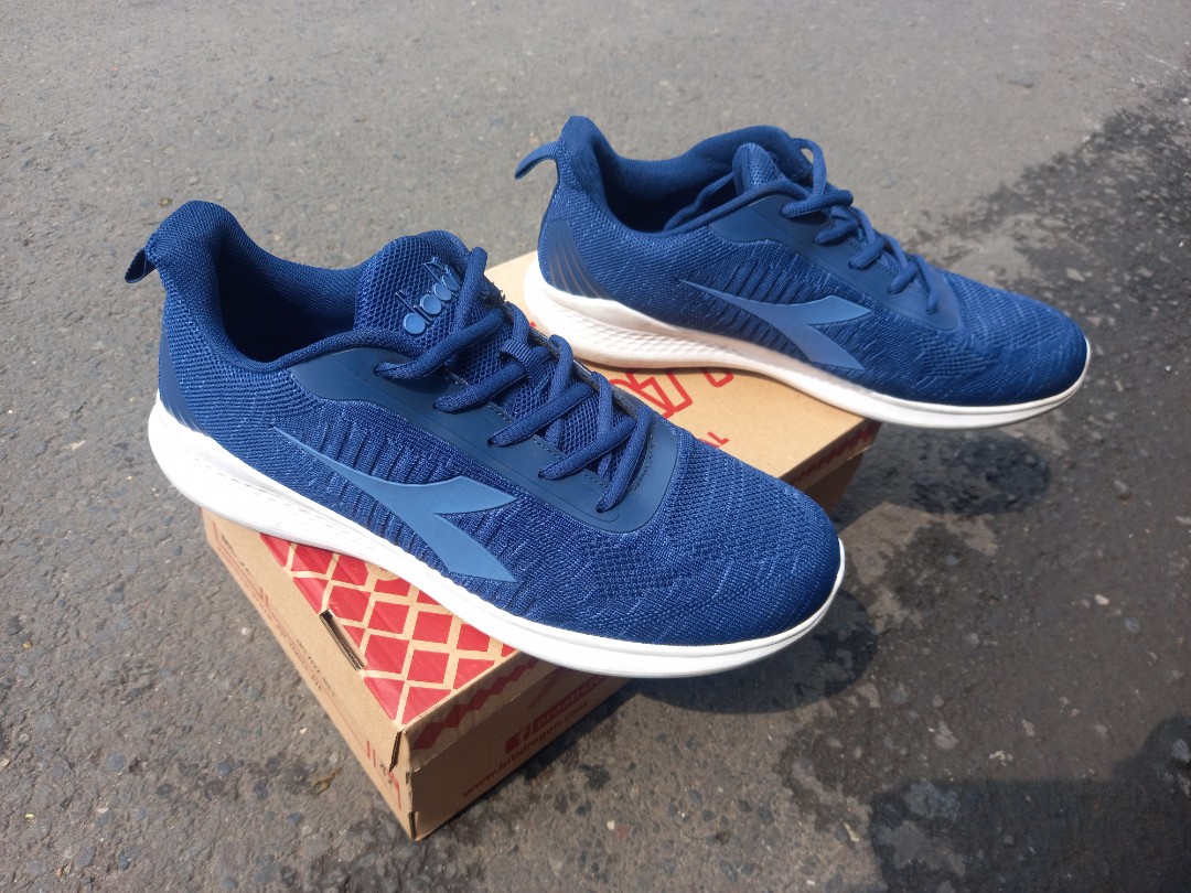 Sepatu diadora running original top