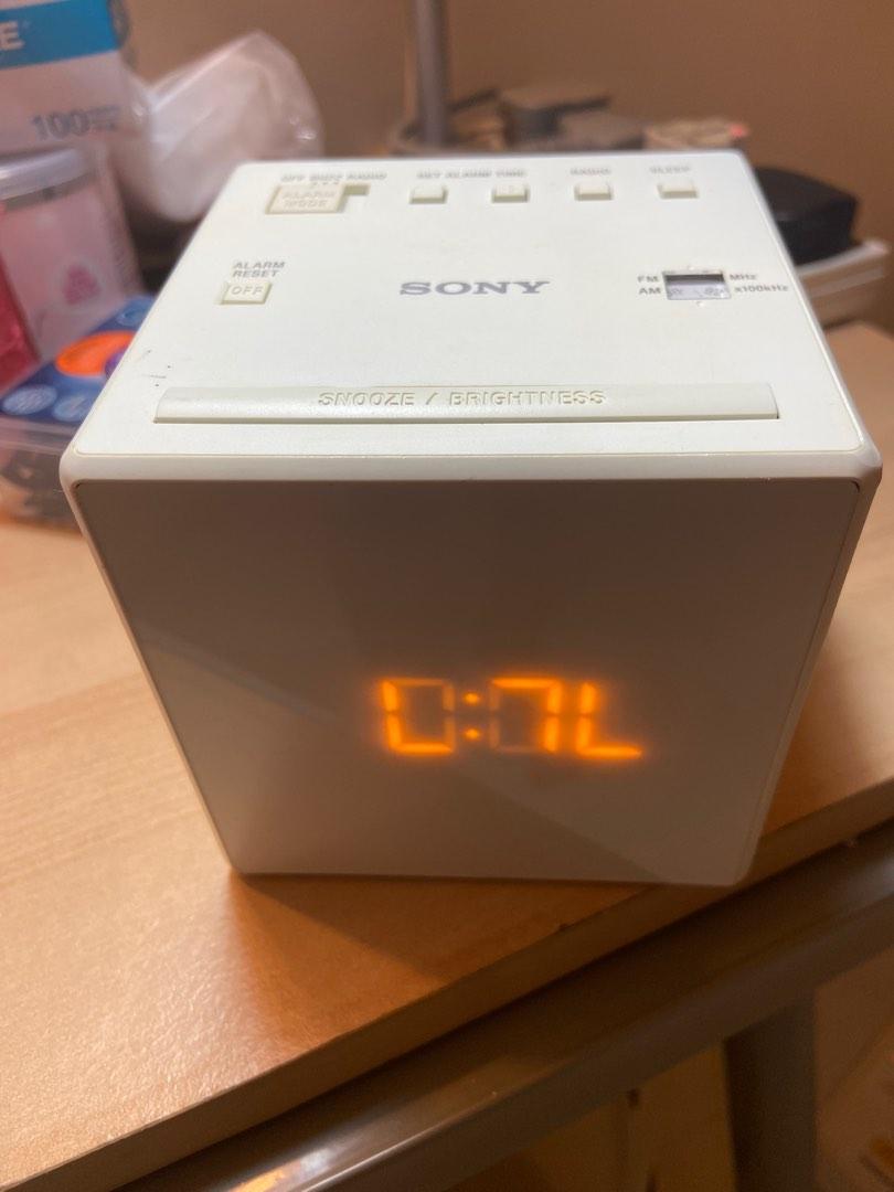 Sony clock radio, 傢俬＆家居, 家居裝飾, 時鐘 Carousell