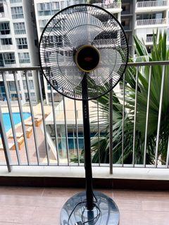 (Swipe)16 inch Toyomi stand fan, mistral desk fan and 14 inch Sona desk fan/table fan( read description pls)