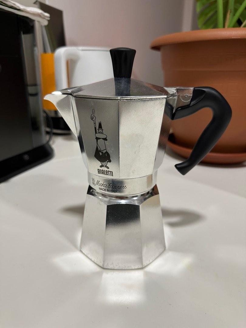 The Original Bialetti Moka Express Made in Italy 6Cup Stovetop