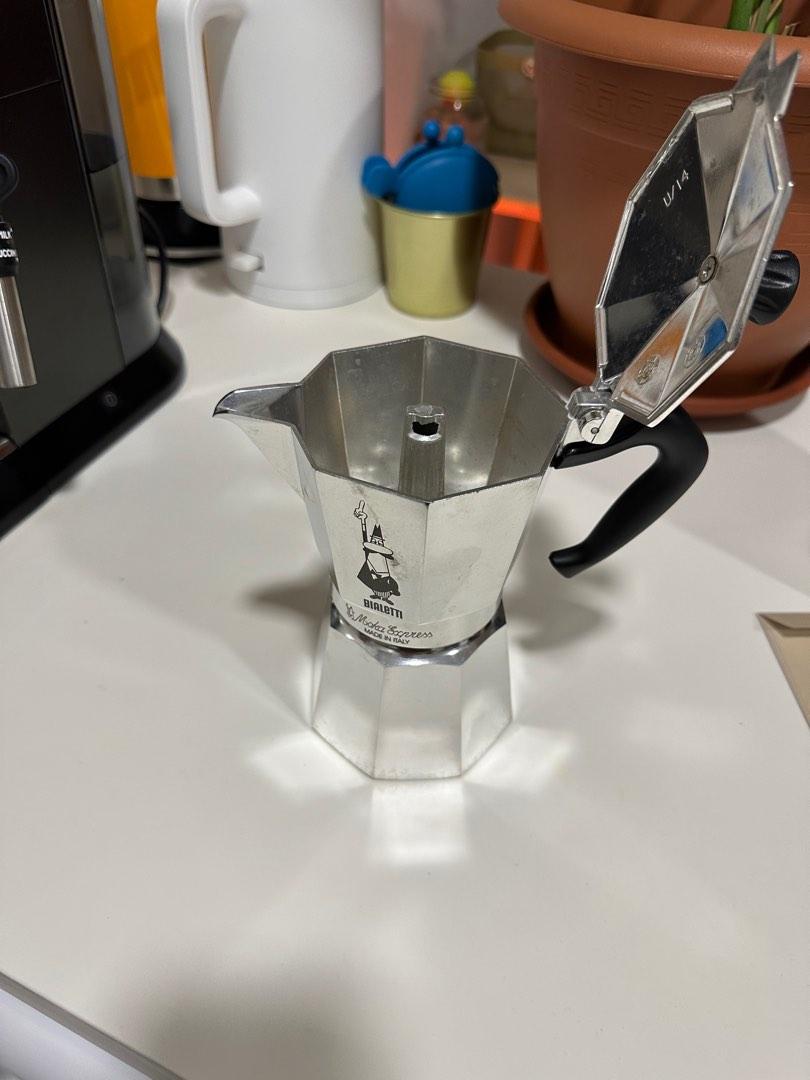 The Original Bialetti Moka Express Made in Italy 6Cup Stovetop