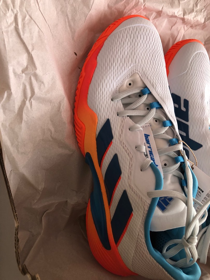 Adidas store barricade 44