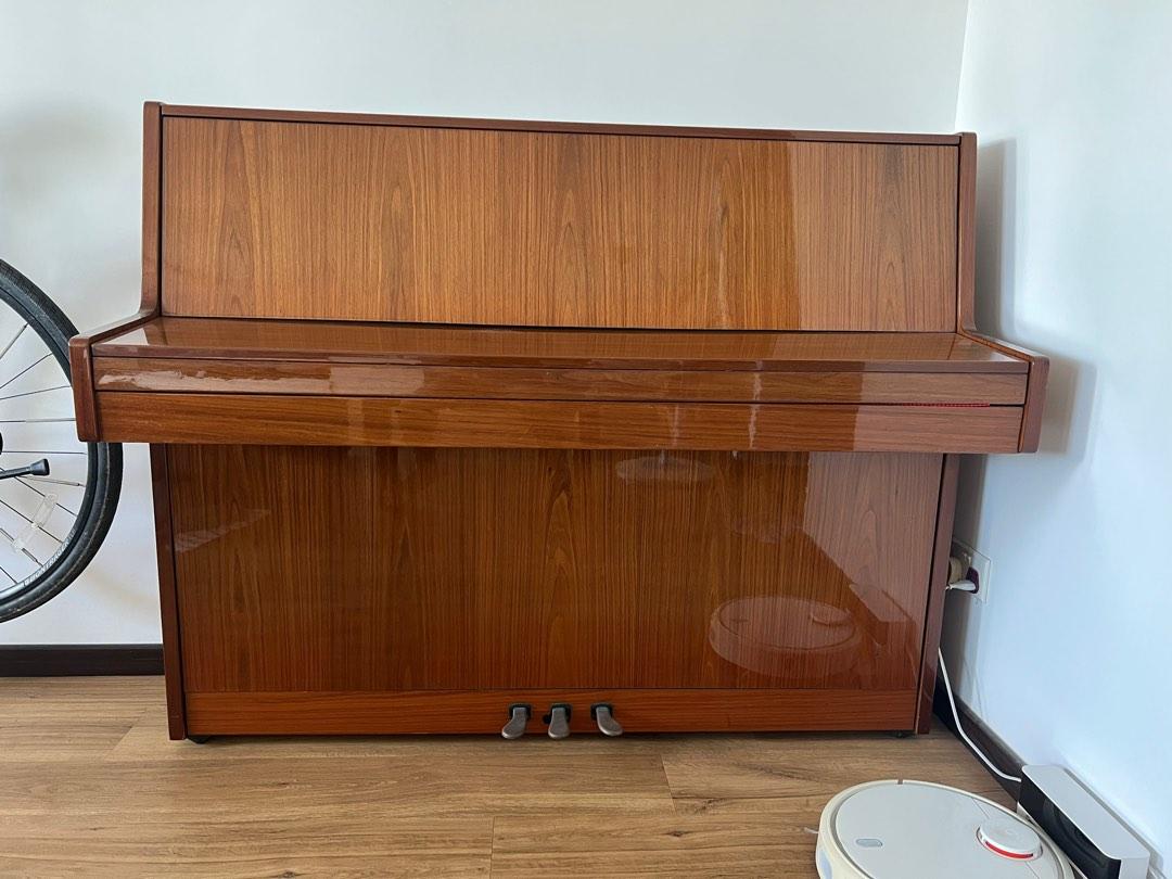 Bachmann upright piano top