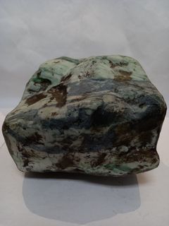 Cutting jade hotsell stone