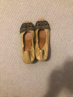 Casual shoes