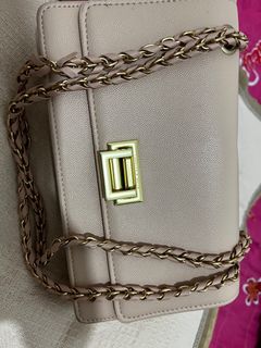 (Category: ) located in . Submitted by saraaa_preloved (Listing ID 1192193446, Image 1). Description: .