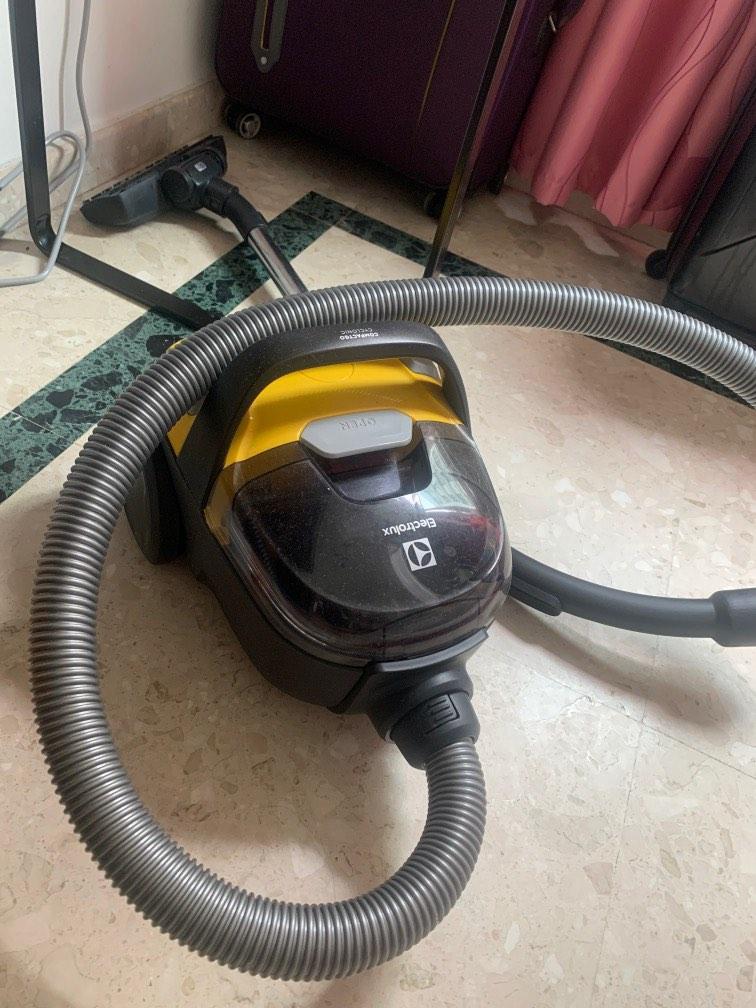 Electrolux vacuum, TV & Home Appliances, Vacuum Cleaner & Housekeeping ...