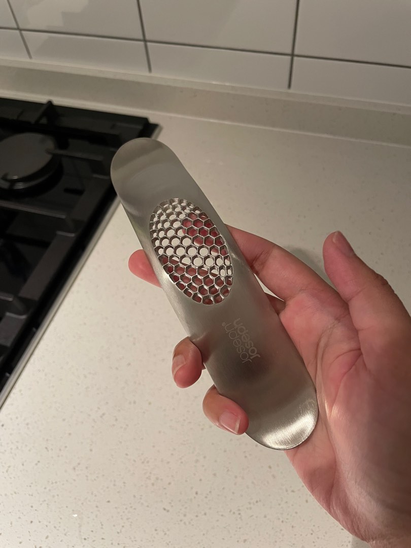 Joseph Joseph Garlic Rocker, Furniture & Home Living, Kitchenware