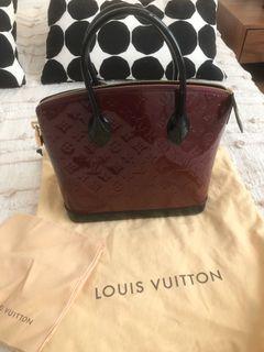 Louis Vuitton Soft Lockit Veau Cachemire MM Noir With Strap - US