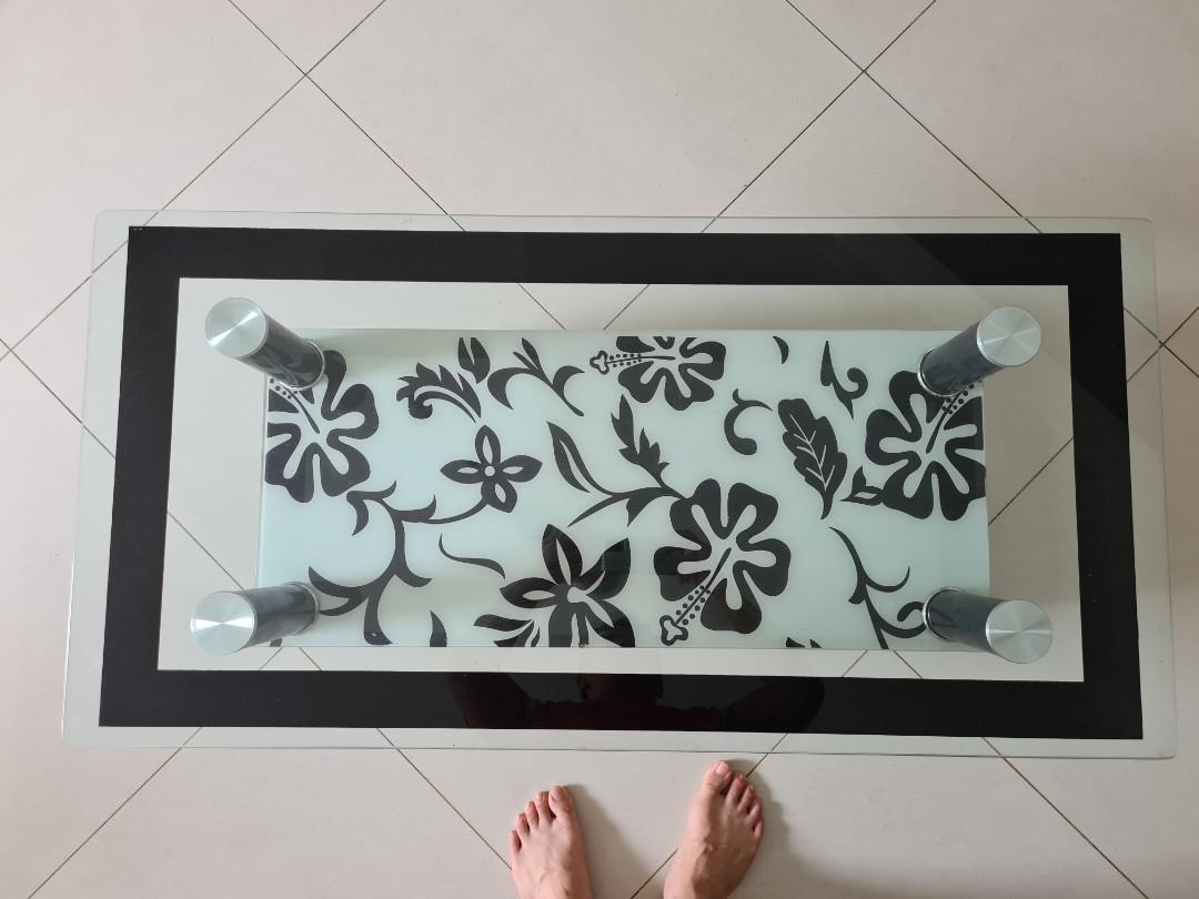 Meja Ruang Tamu, Perabotan Rumah di Carousell