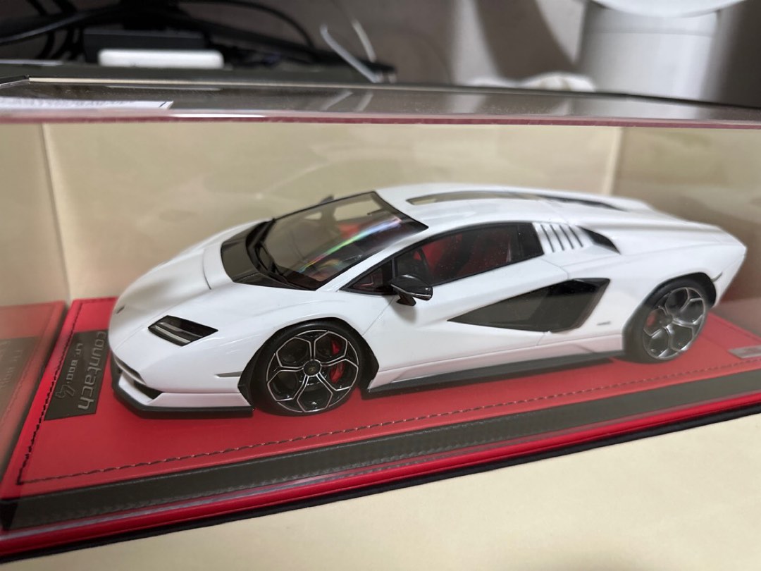 Lamborghini Countach LPI 800-4 Rouge – MR Collection 1/18 – Modèle Neuf Sous Boîte