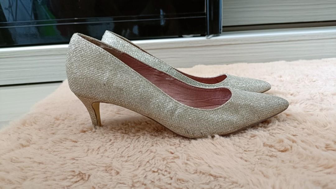 Silver pumps outlet next
