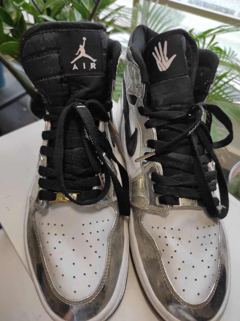 Pass the torch top nike