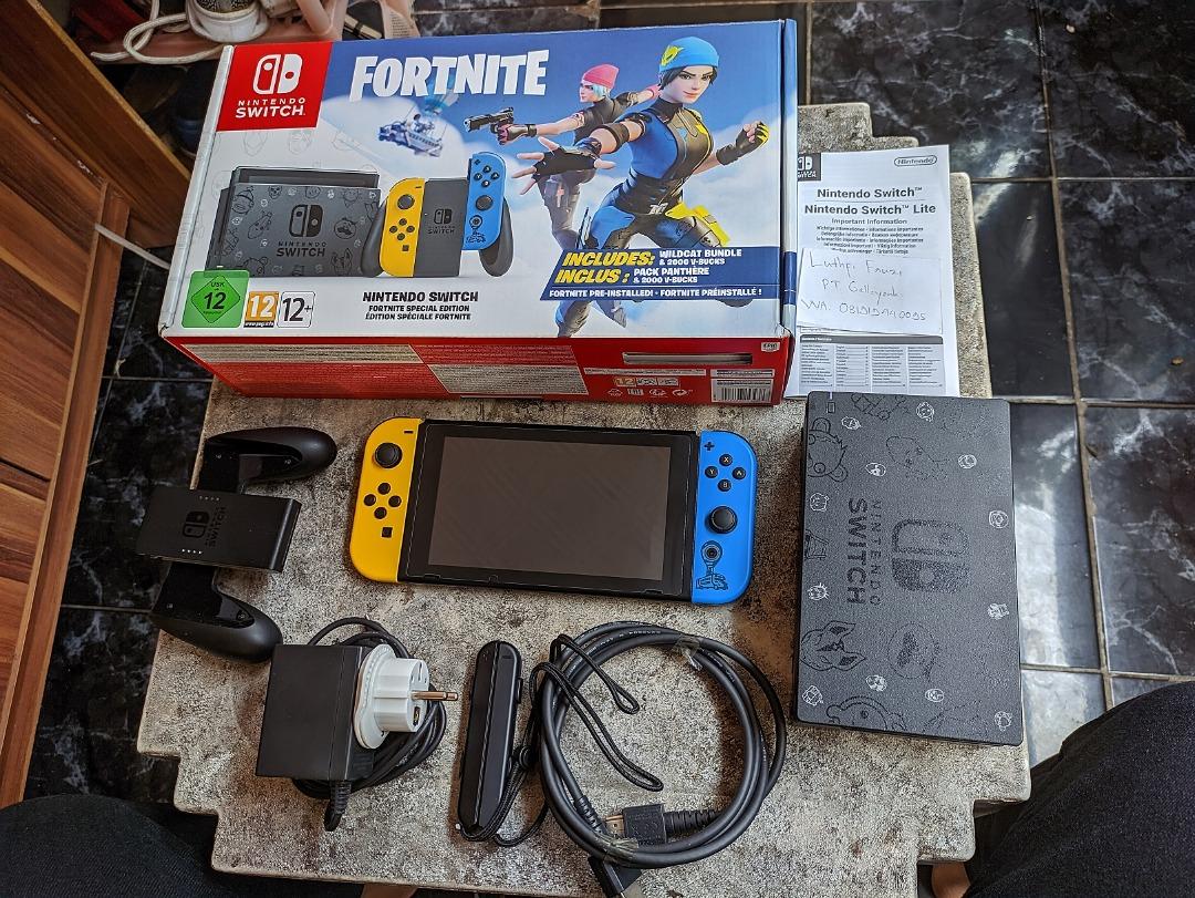 Nintendo Switch v2 Fortnite Limited Edition Fullset, Video Game, Konsol ...