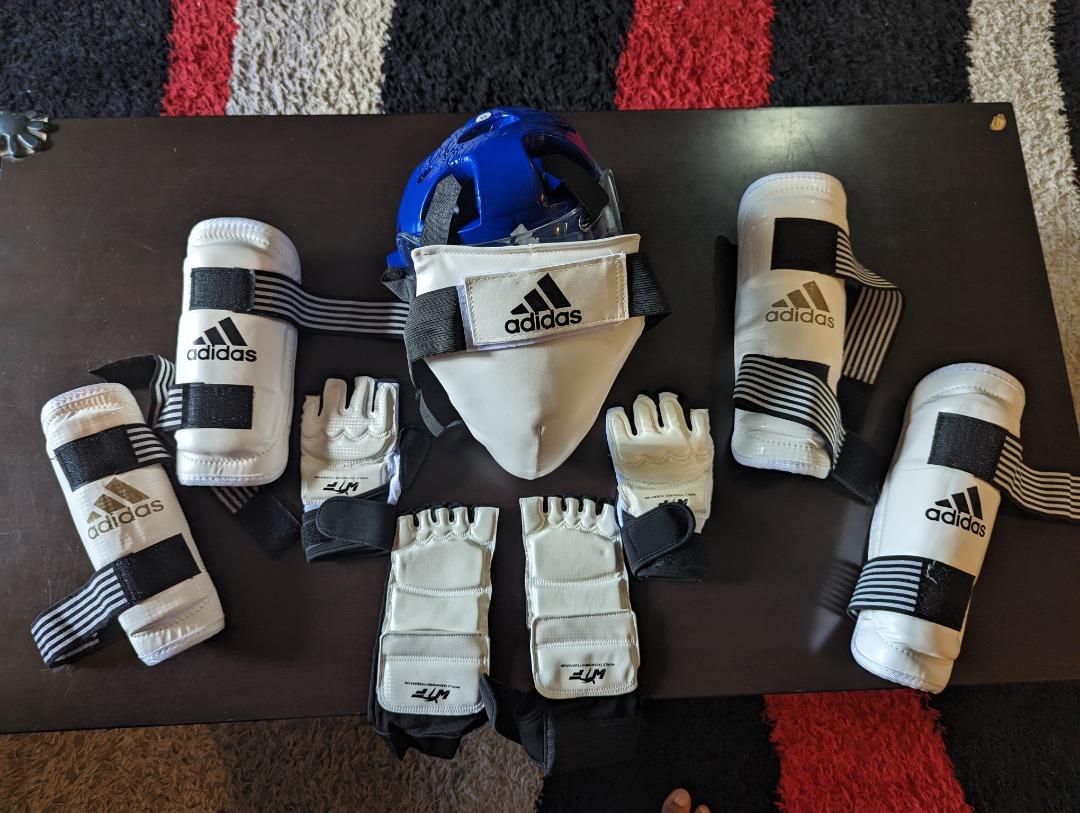 Taekwondo sparring kit for kids! (Lightly used), Sports Equipment