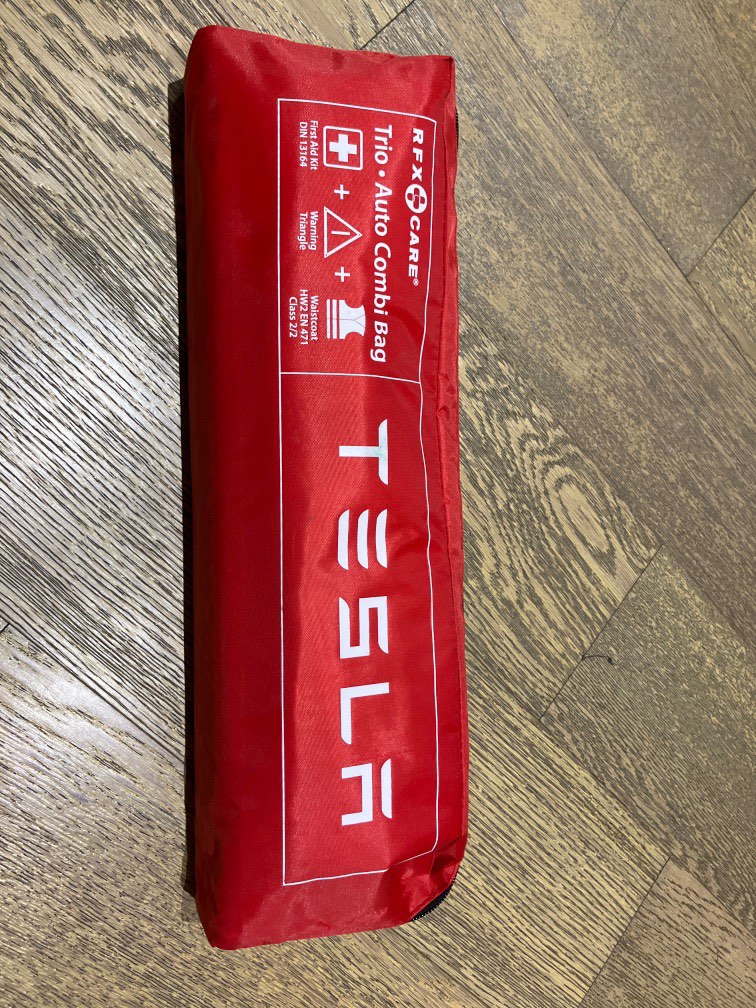 Tesla emergency pack, 汽車配件, 其他 Carousell
