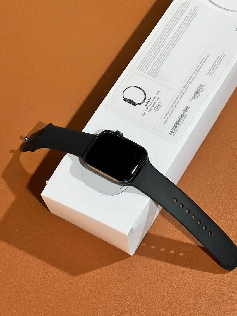 Apple watch series 4 gps space clearance gray aluminum case with black sport loop