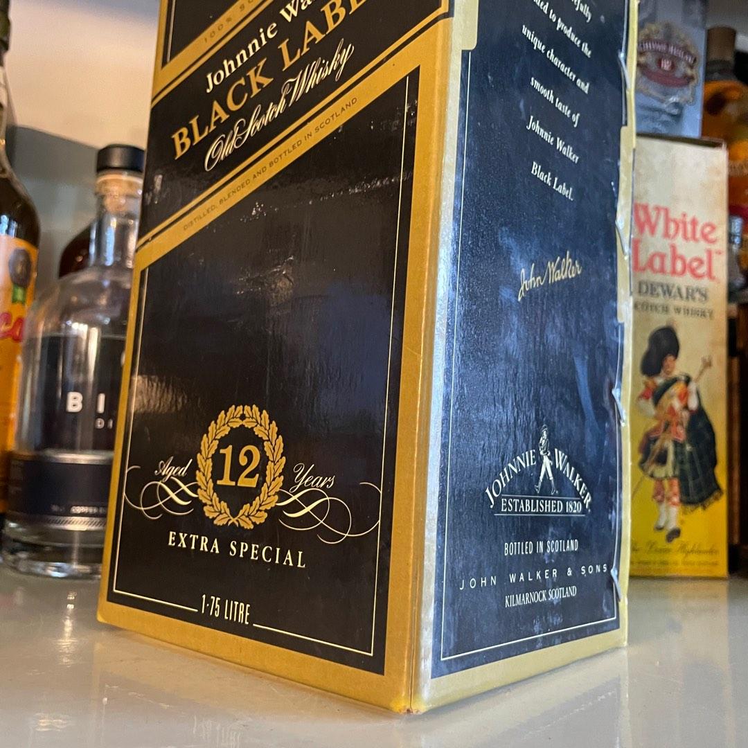1.75L Black Label Johnnie Walker Whisky Rare 1980s vintage w handle and