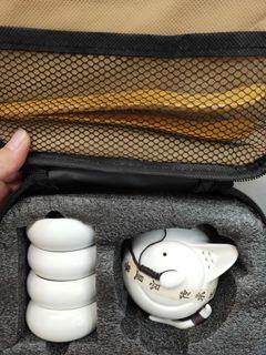 210*ATUNAS 白色陶瓷泡茶組 外出一壺四杯外出茶具組