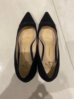 Black pointy heels
