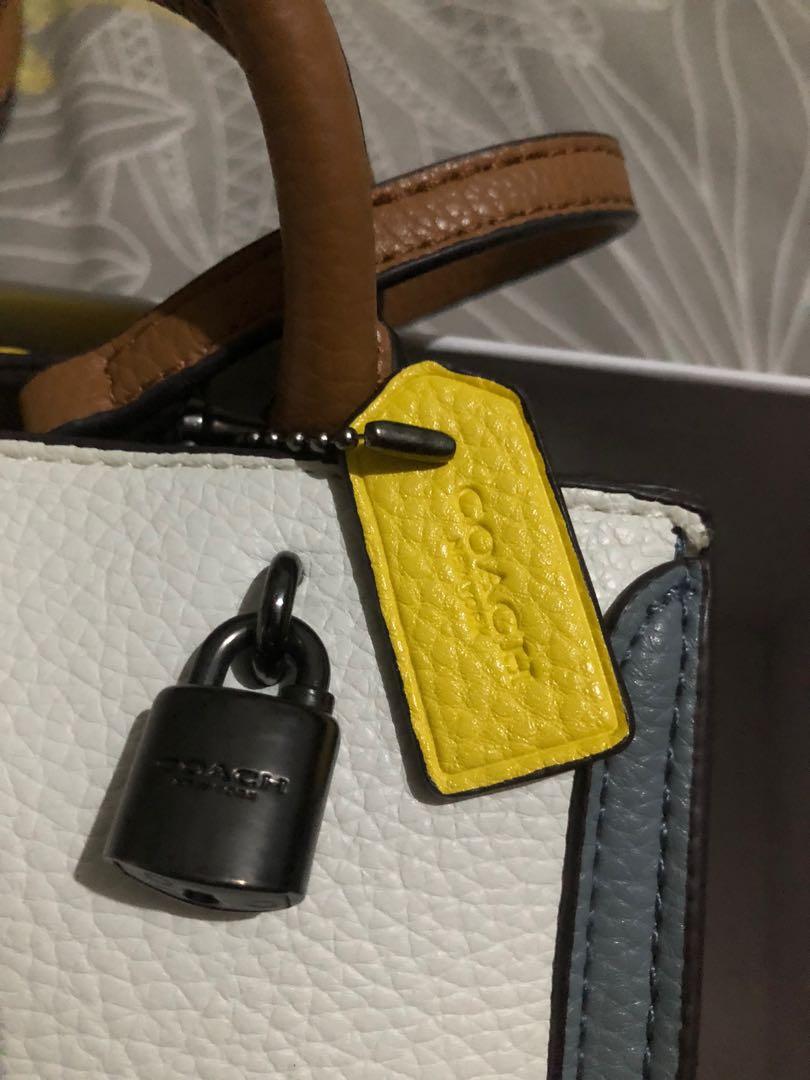 Coach Micro Zoe White, Barang Mewah, Tas & Dompet di Carousell