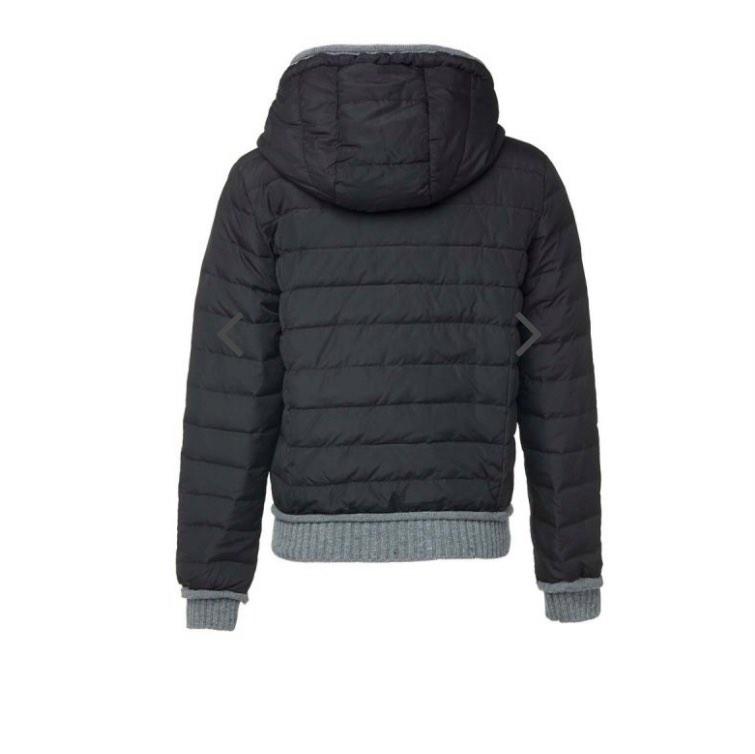 Down winter jacket (Category: Coats, Jackets and Outerwear) located in Singapore. Submitted by r8168 (Listing ID 1192394757, Image 2). Description: Worn once In size S Ptp: 51.5cm Length: 60cm Shoulder to shoulder : 41cm Sleeve length : 61cm Detachable hood Able to withstand -15deg to 10deg Top up $3.70 for courier.