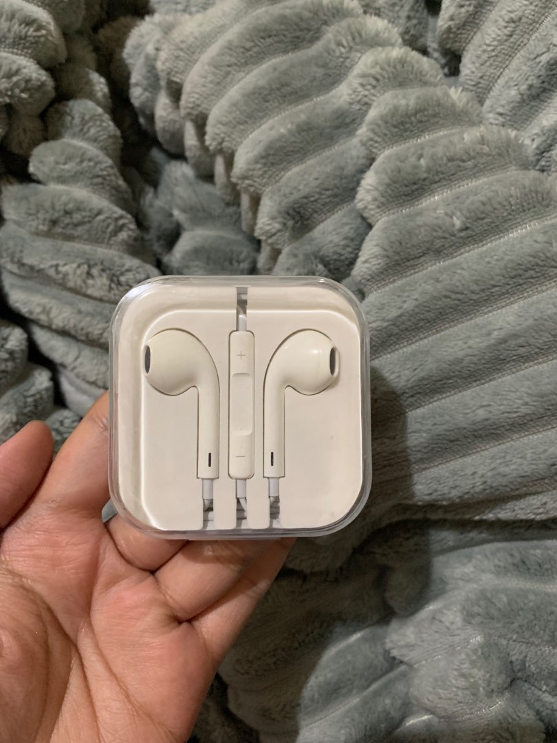 Earphone Iphone Original, Telepon Seluler & Tablet, Lainnya di Carousell
