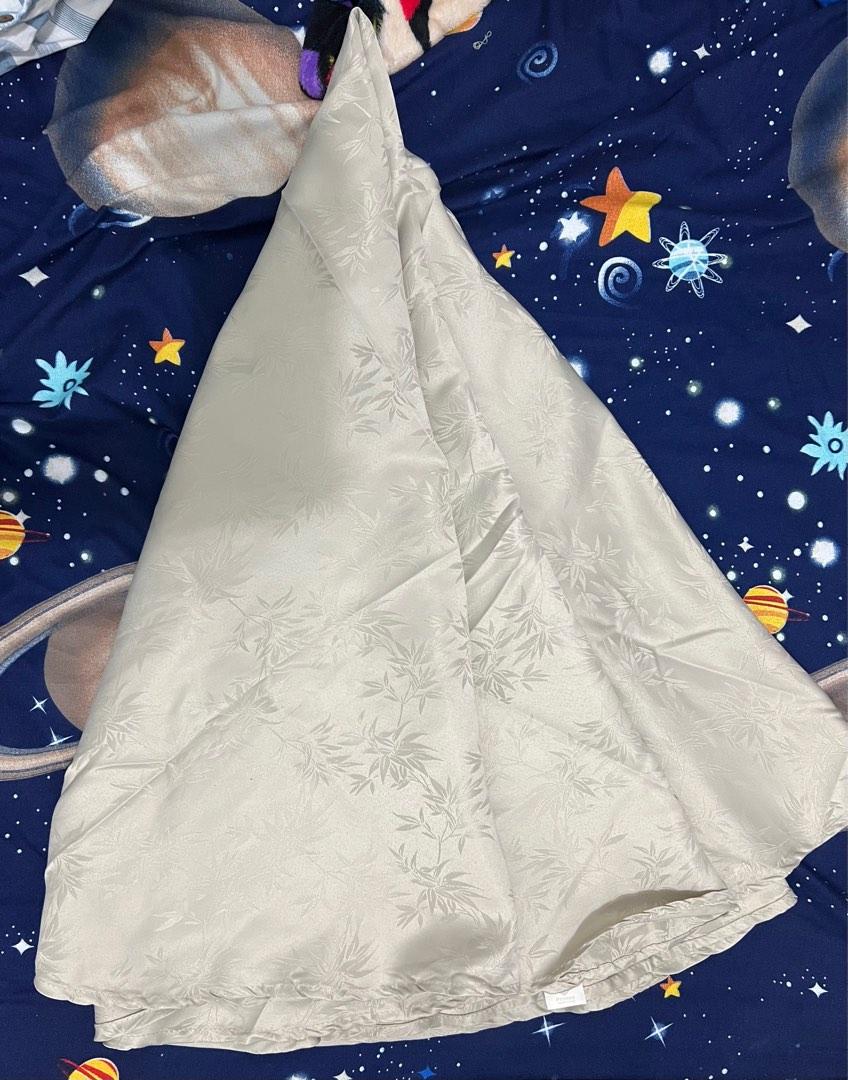 Elegant Round Table Cover (Category: Table Linen & Textiles) located in Mandaluyong City. Submitted by kris3000 (Listing ID 1192368560, Image 1). Description: Original price was PhP1000. Washed but never used..