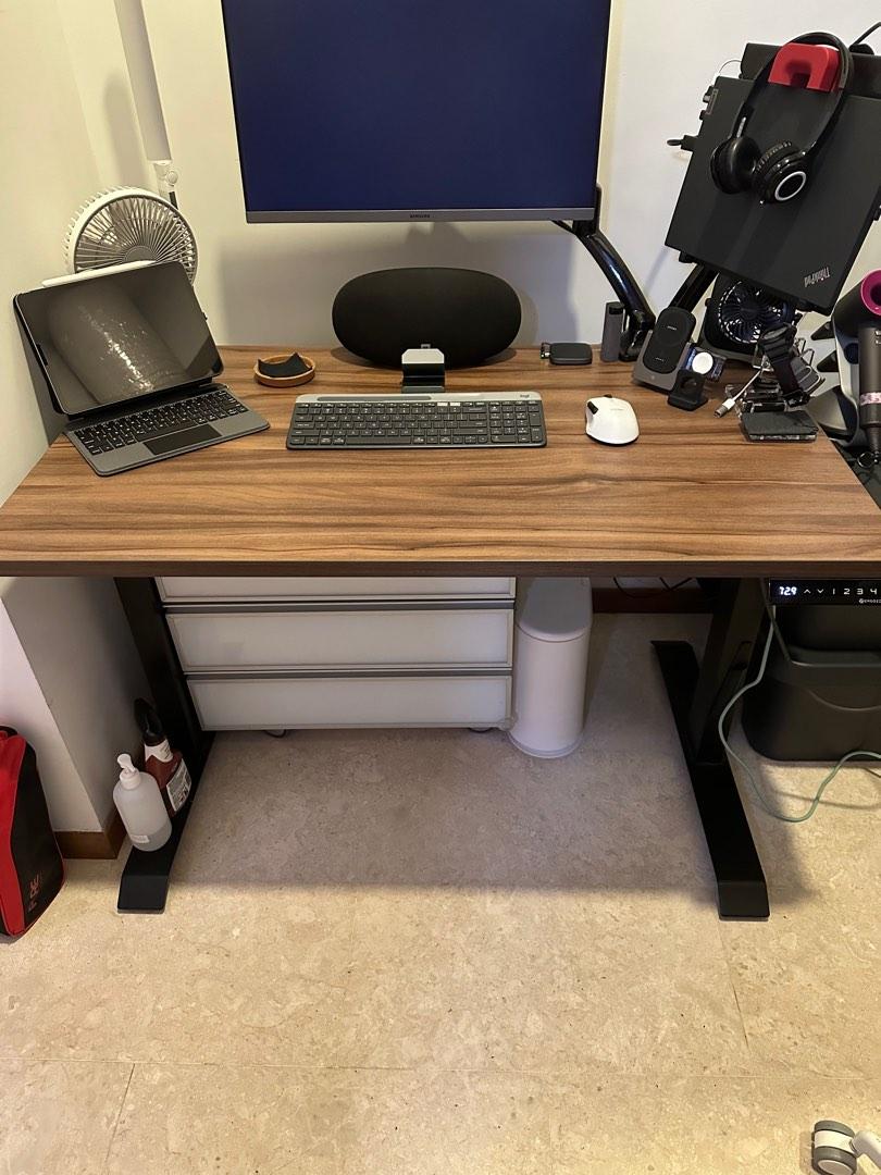 Ampdesk outlet