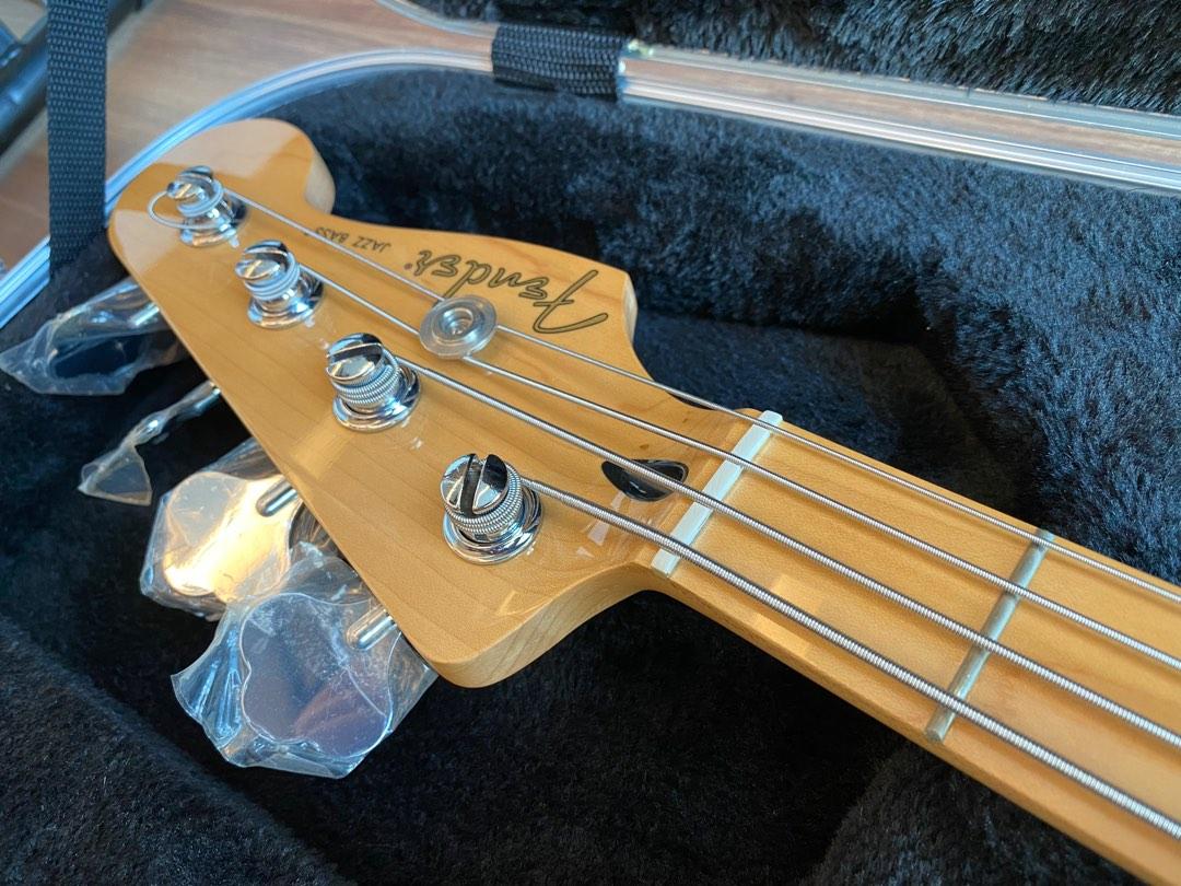 Fender bass guitar made in Mexico with Hardcase, Hobbies & Toys, Music