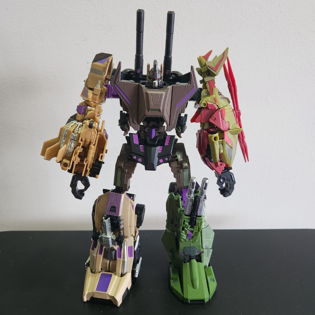 [Free Delivery] Transformers Fall of Cybertron Bruticus with Addon