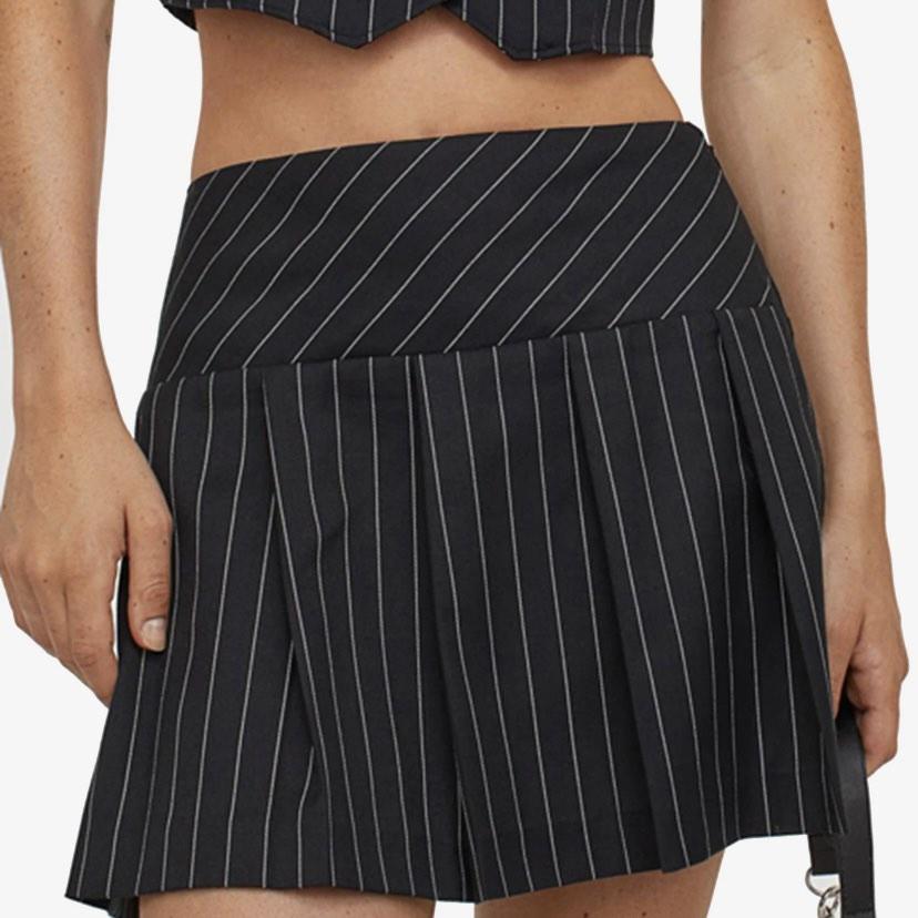 H&m pleated skirt top black and white
