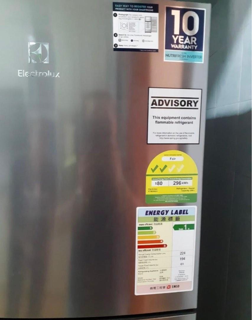 INVERTER 2 DOOR FRIDGE 256L (Free Delivery) cum with COURTS receipt