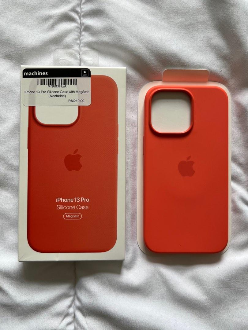 iPhone 13 Silicone Case with MagSafe - Nectarine - Apple
