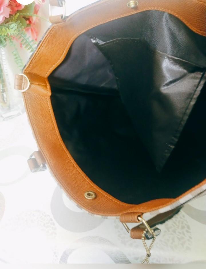 Italy vintage tote bag (Category: Tote Bags) located in Caloocan City. Submitted by heyah24 (Listing ID 1192307554, Image 2). Description: nylon material makapal matibay sobra.