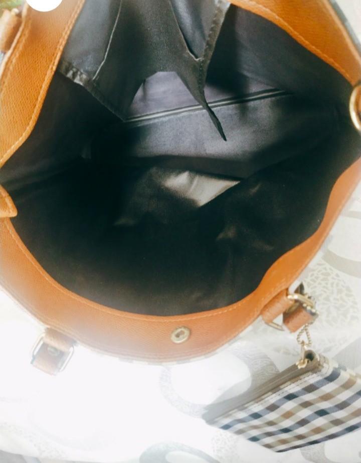 Italy vintage tote bag (Category: Tote Bags) located in Caloocan City. Submitted by heyah24 (Listing ID 1192307554, Image 3). Description: nylon material makapal matibay sobra.