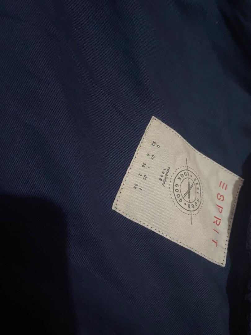 Jacket (Category: Coats, Jackets and Outerwear) located in Manila. Submitted by chummy2019 (Listing ID 1192348762, Image 3). Description: Jacket Original Black Size small Hood detachable (zipper) .