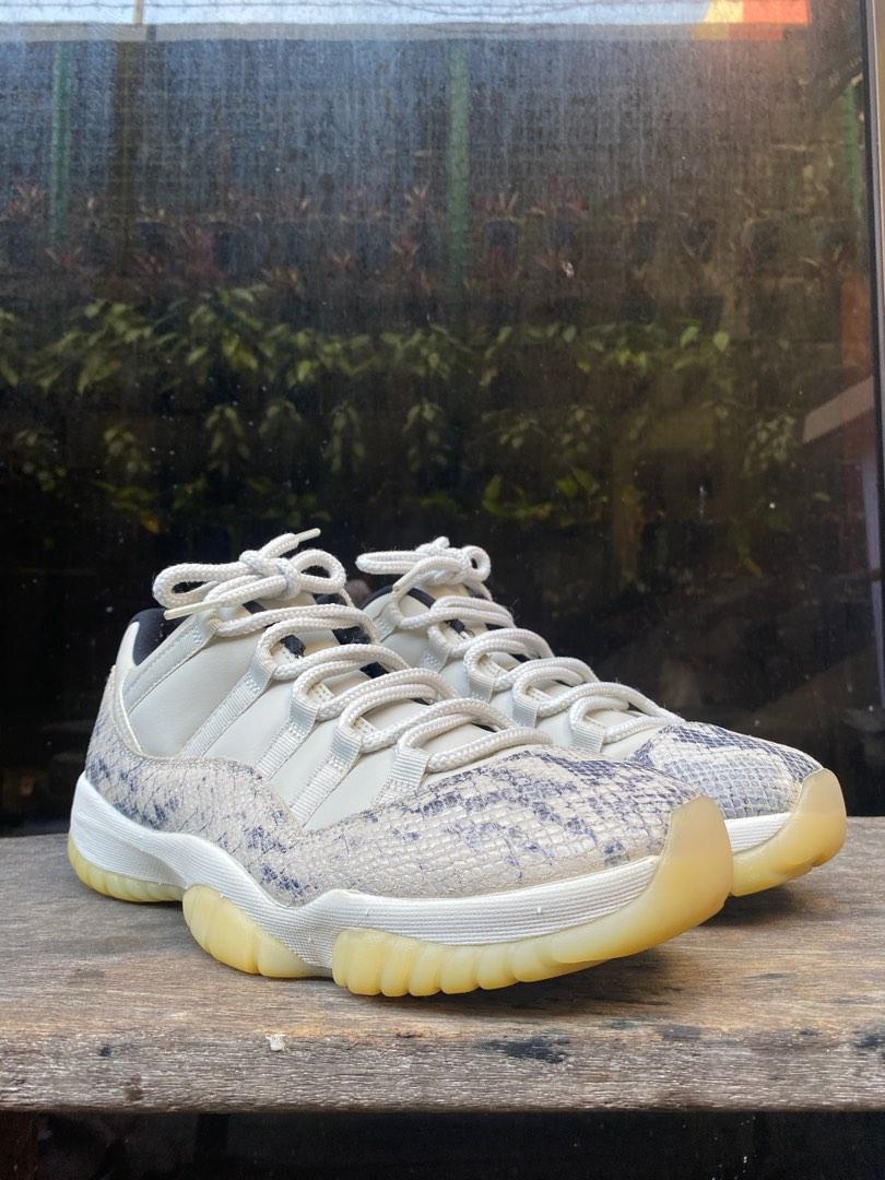 Jordan 11 low store le light bone