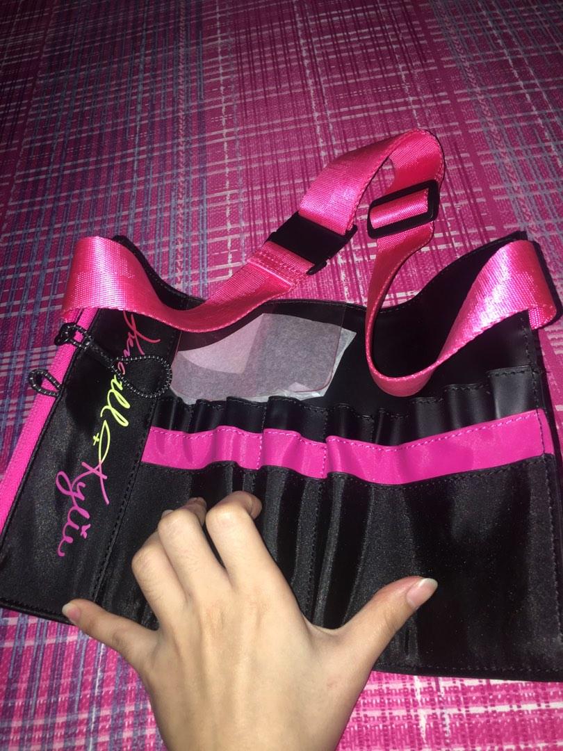 Kendall & Kylie Orginal Make Up Kit (Category: Makeup) located in Caloocan City. Submitted by meveeh (Listing ID 1192235646, Image 2). Description: .