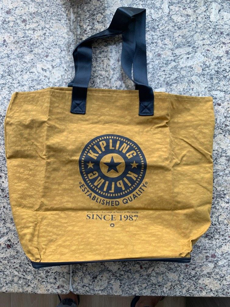 Kipling （分類：Tote Bags）位於 Hong Kong。 由 jazonisation 提交（商品編號 1192261159，圖片 3）。簡介： Around 16x13 x5 inch WHD。