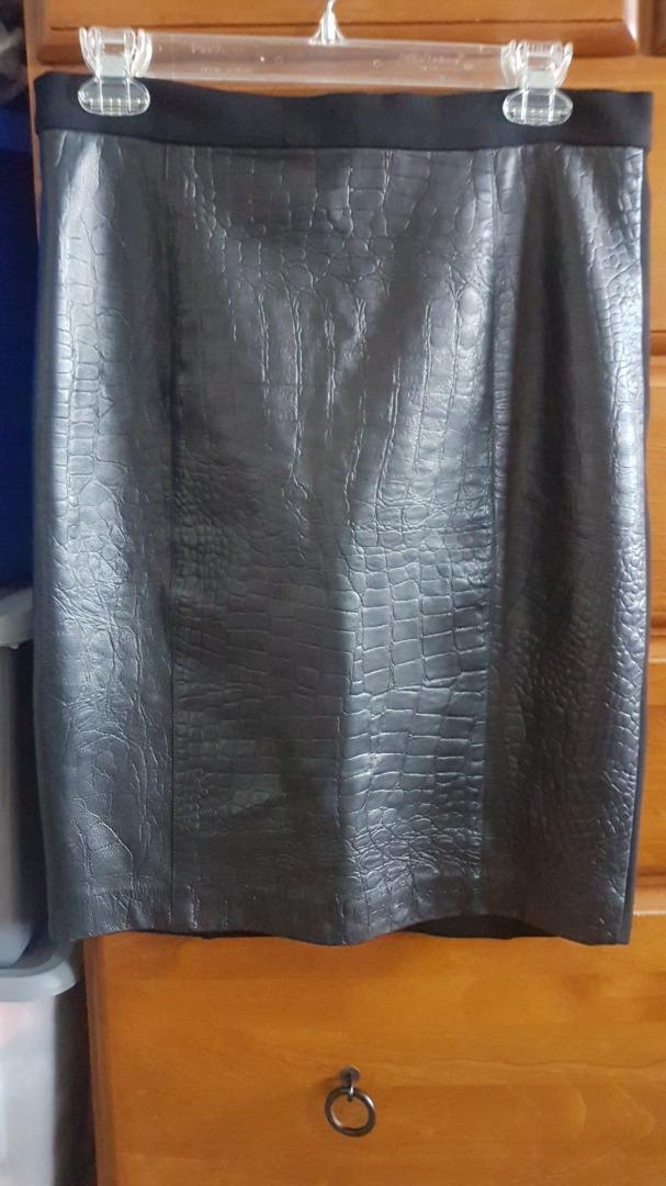 Leather Skirt (Category: Women's Clothes) located in Melbourne. Submitted by ecochicka (Listing ID 1192279973, Image 1). Description: marked a size US 8 which is around an AUS 10/12 front is lamb leather & back is 72% rayon 23% rayon 5% elastane club monaco brand new, tags still attached.