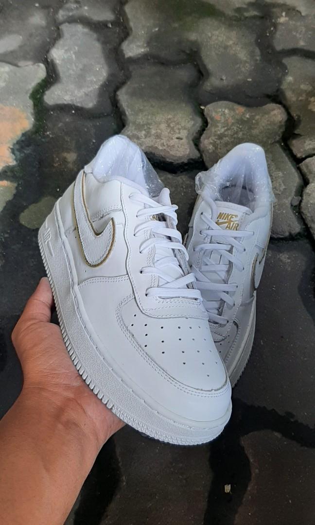 af1 essential
