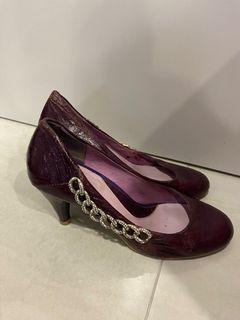 Purple heels with diamond chain