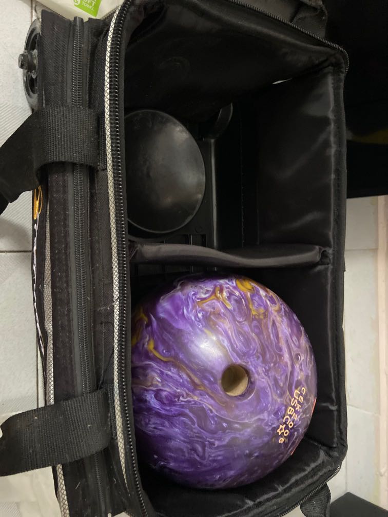 Storm Streamline bowling bag with roller free bowling ball, Sports