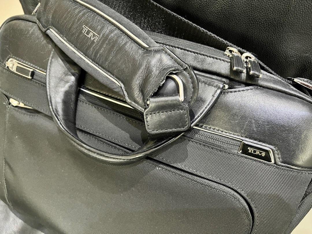 Tumi Arrive Sawyer business brief Carousell