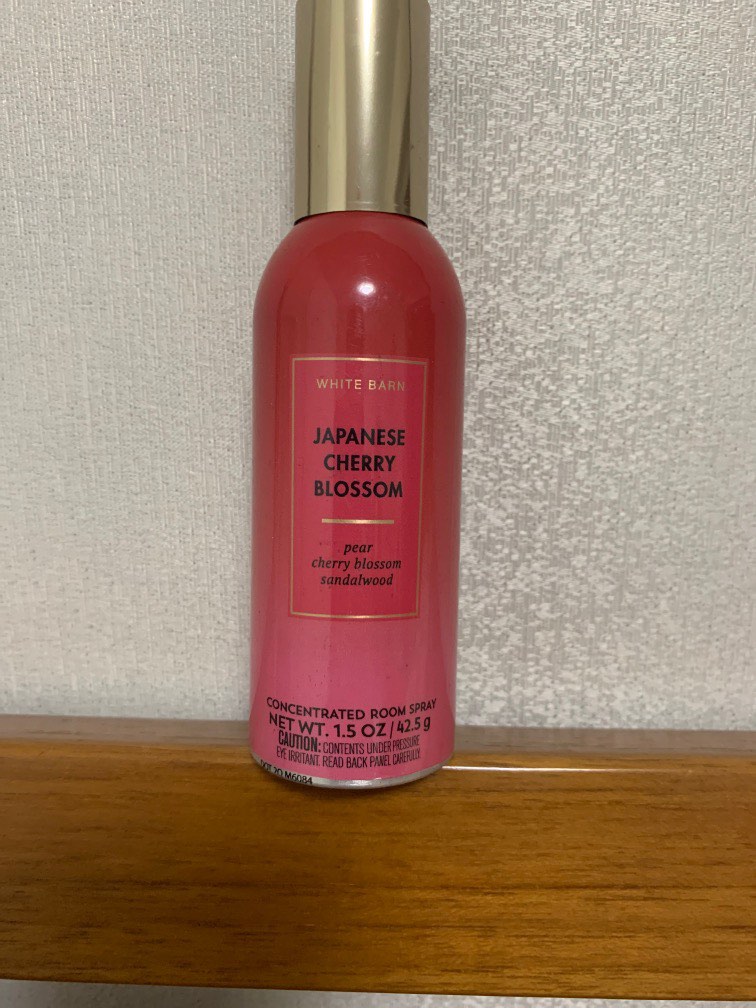 White barn Japanese cherry blossom pear cherry blossom sandalwood