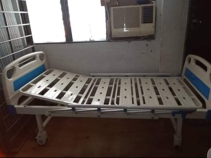 2 cranks hospital bed secondhand, Furniture & Home Living, Furniture