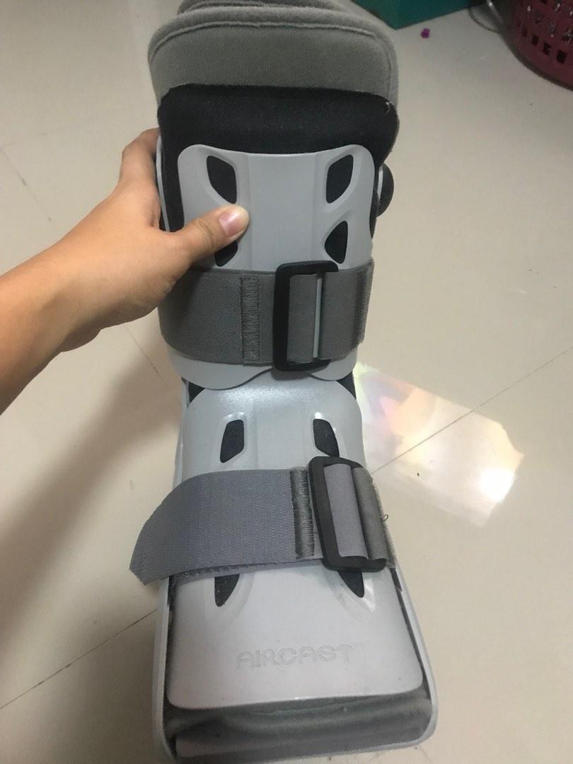 Aircast boot (Category: Rehabilitative Devices) located in Mexico. Submitted by cezbelle05 (Listing ID 1192636768, Image 3). Description: Just used 2x since my father prefer to wheelchair, cane & crutches. RFS: Don’t need it anymore, he can walk without any assistance/ support. .