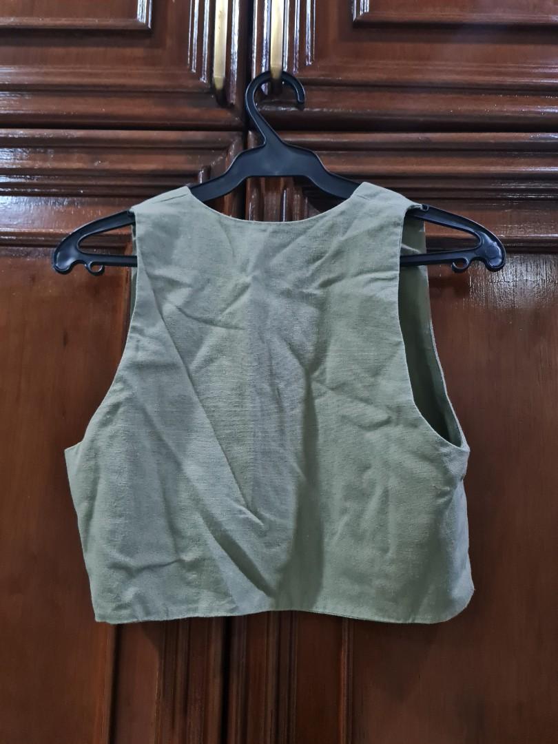 Araw the Line Melfi Top (Category: Sleeveless) located in Muntinlupa City. Submitted by shesellsbuy (Listing ID 1192598658, Image 2). Description: .